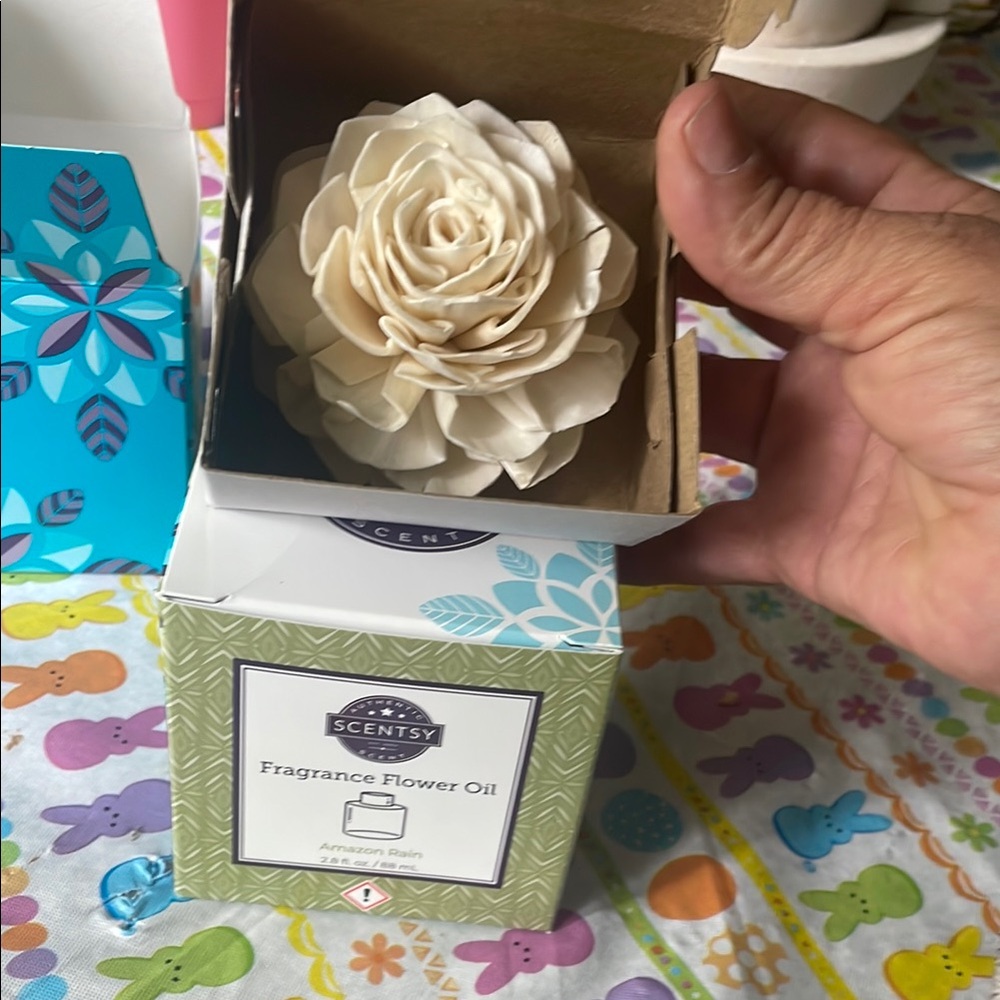 Scentsy Amazon Rain Fragrance Flower 🌺